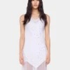 Hvit lang kjole uten ermer i musselin og sateng
