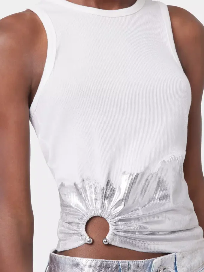 Hvit tank-top med piercing i ribbet jersey