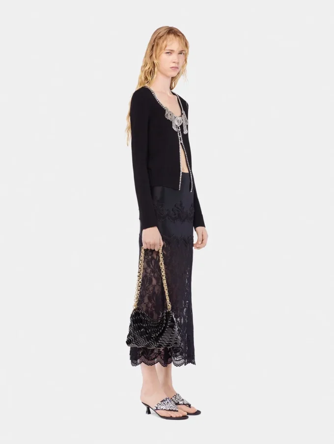 Brodert strikkegenser