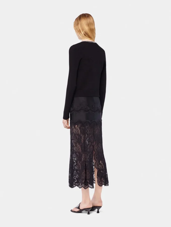 Brodert strikkegenser