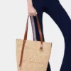 Naturlig raffia-veske med charms
