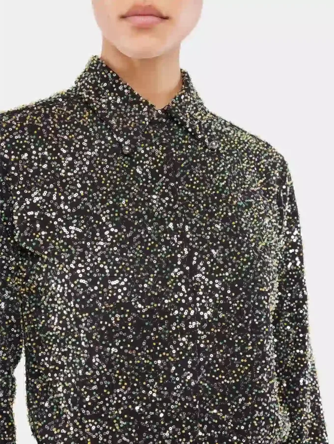 Skjorte i krepp med broderte paljetter