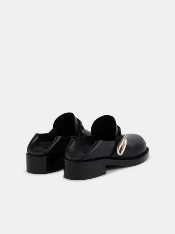 Svarte mules i glatt skinn