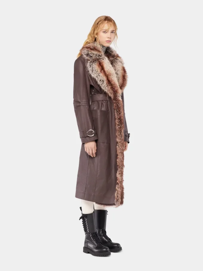 Trenchcoat med fuskepelsbesetning